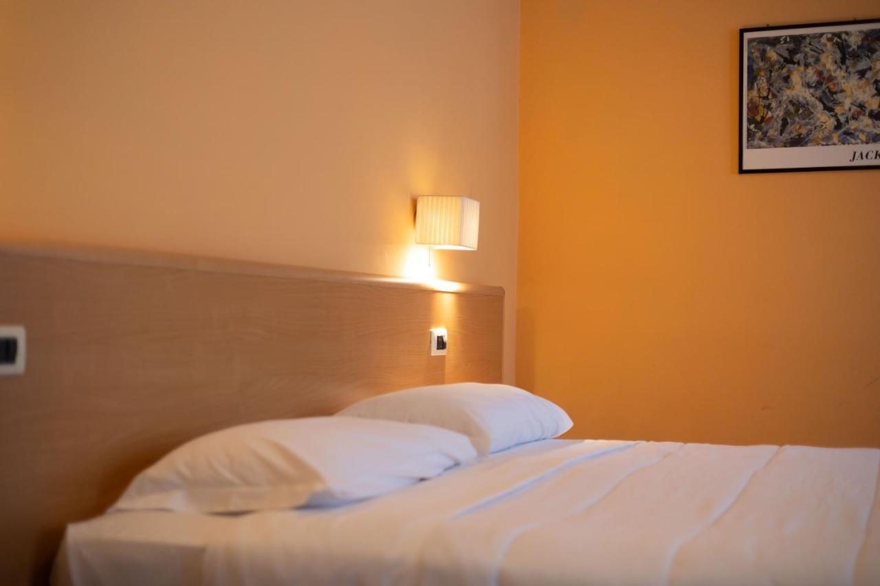 Hotel La Ferte Asti Exteriér fotografie