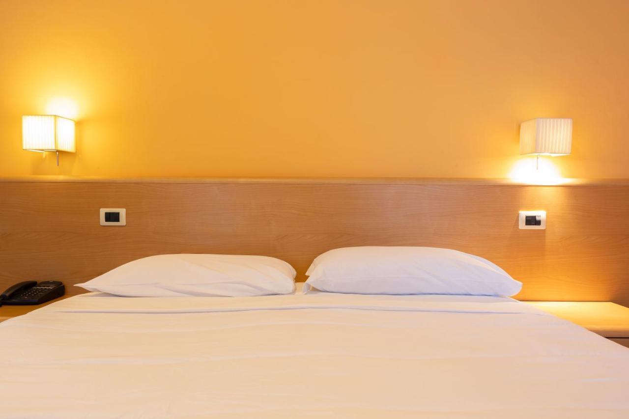 Hotel La Ferte Asti Exteriér fotografie